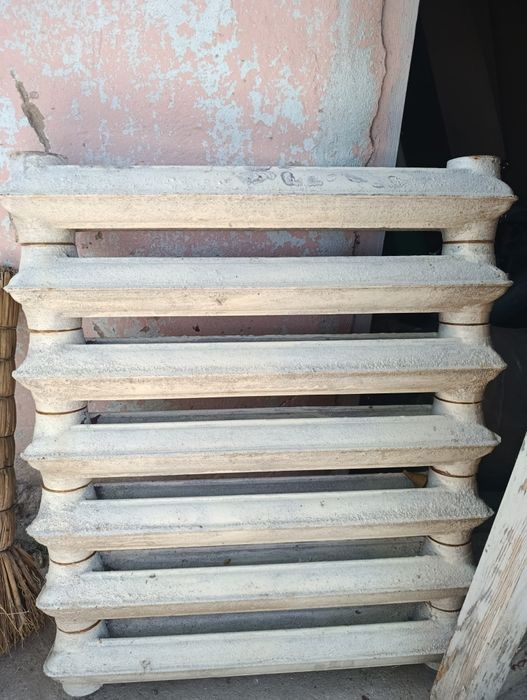 Продам чугунную батарею новую не пользовались 7секций