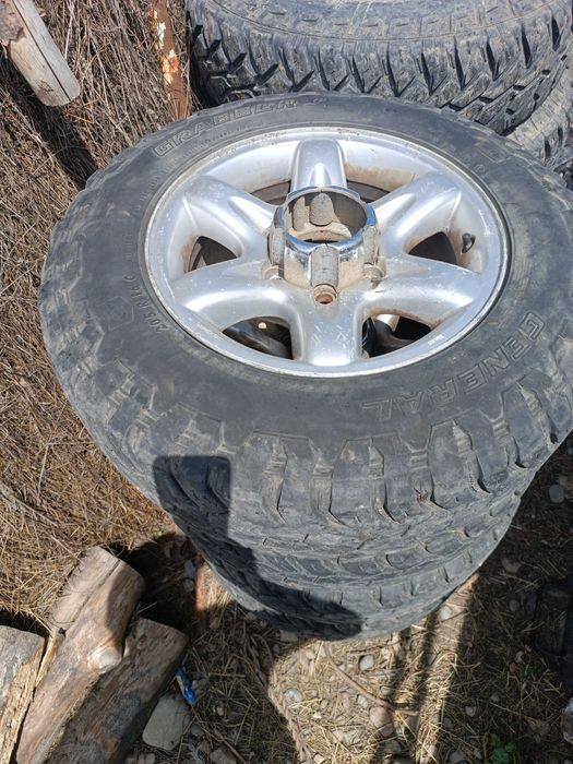 Vând roți 15-16 Opel frontera