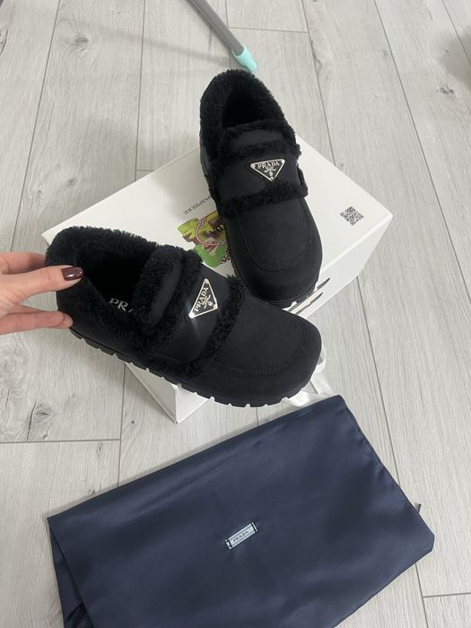 Продам обувь Prada