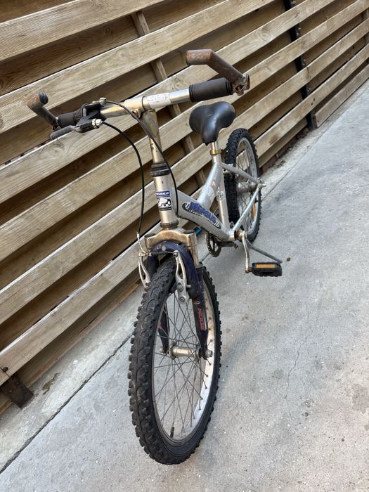 Bicicletă copii varsta intre 5-10 ani