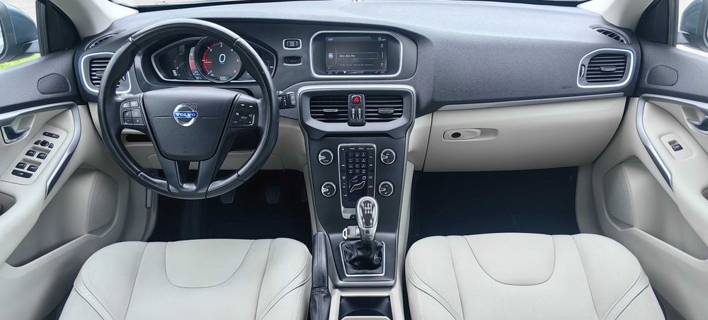 Volvo V40 * Keyless Entry/Go * Bord Digital * Incalzire bancheta !