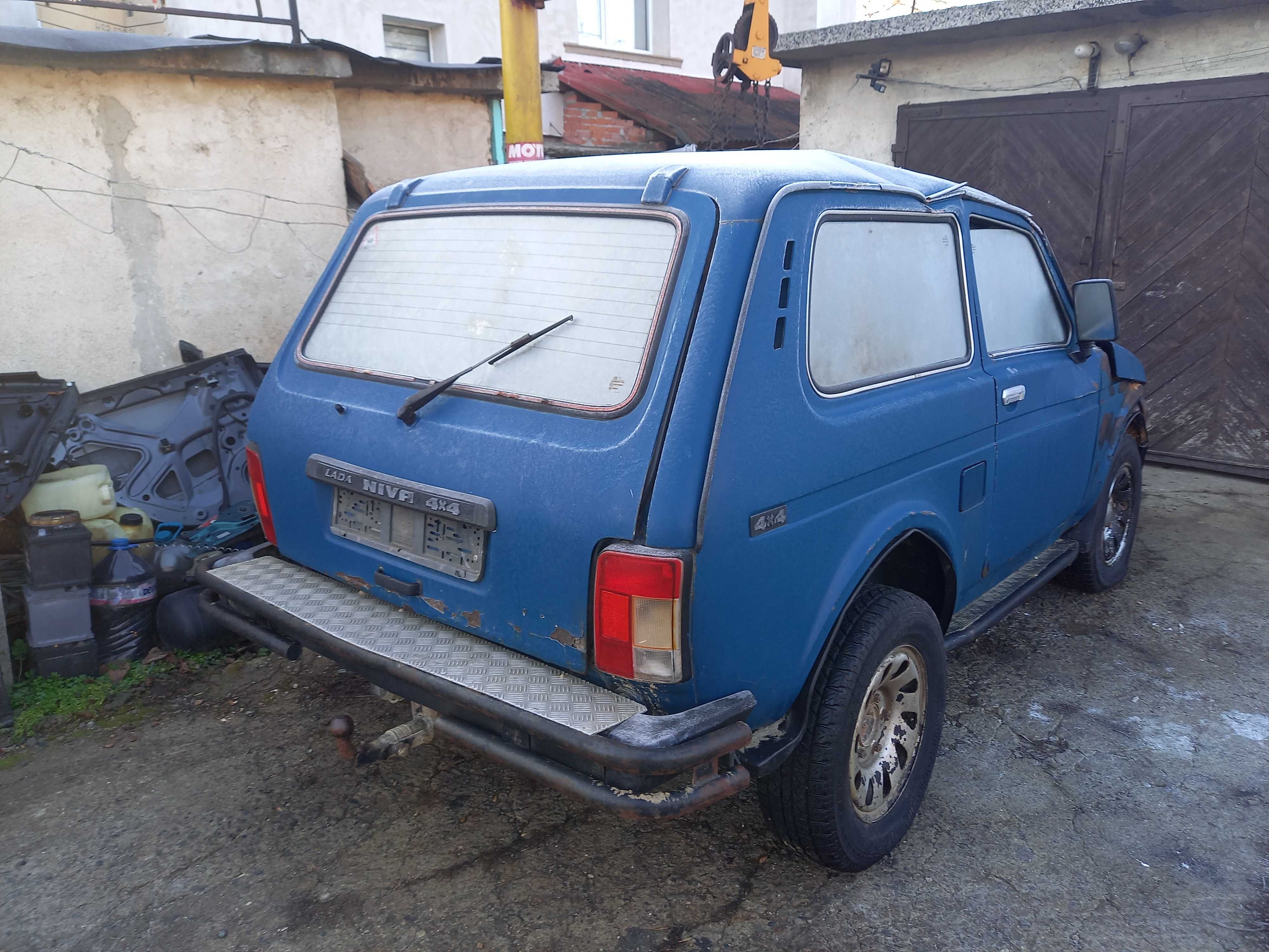 Лада Нива 1.7i  На части.