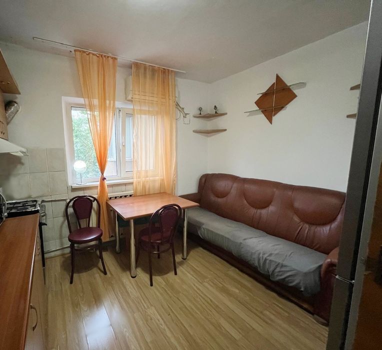 Inchiriere apartament 3 camere decomandat Sector 6