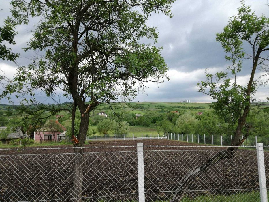 Stalpi din beton pentru gard