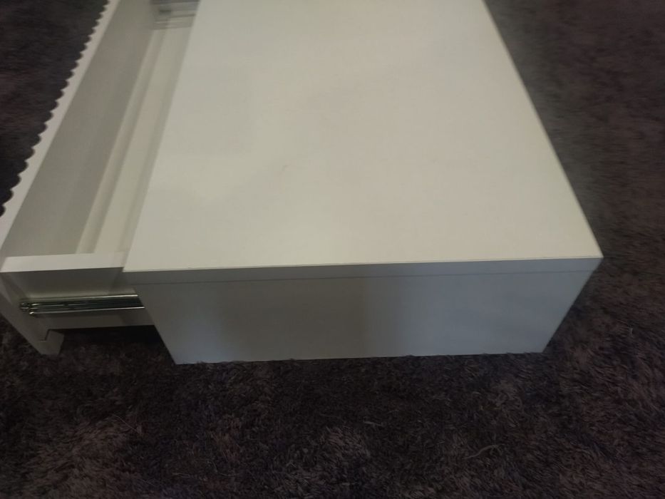 Полка навесная белая