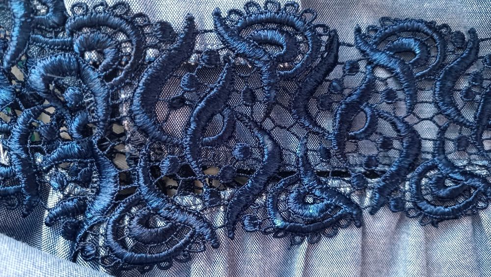 Разкошна туника с ефектна дантела М/L