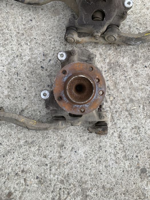 Fuzeta stanga fata BMW E60 E61 Seria 5 520d 525d 530d 535d