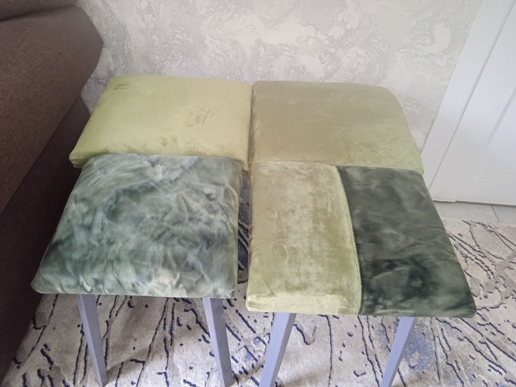Табуретки стулья.