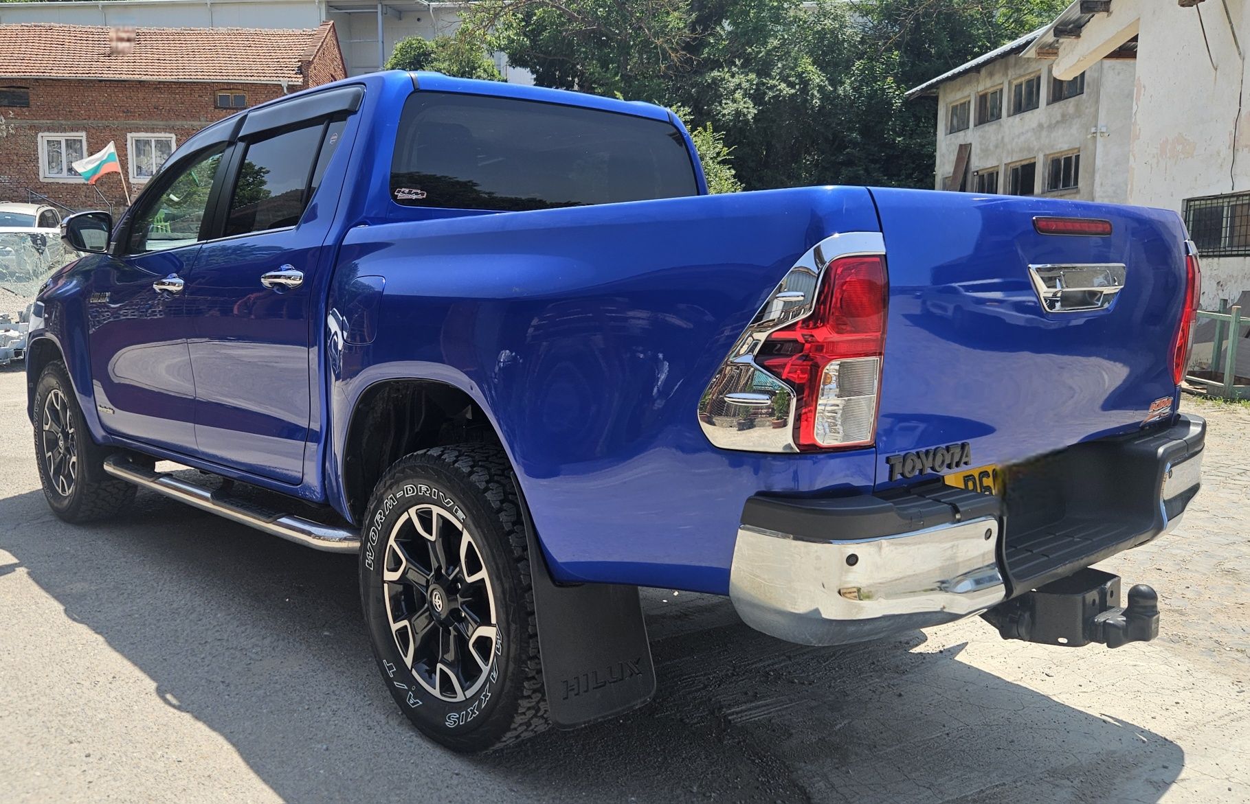 Toyota Hilux 2.4d На Части