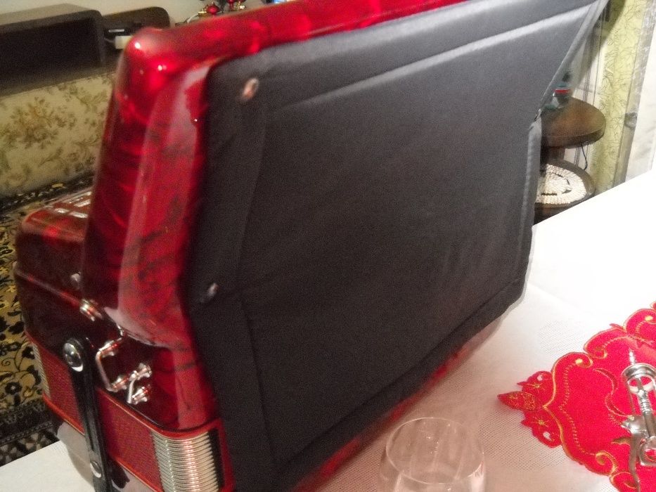 vand acordeon guerrini cu muzica cagnoni a mano din fabrica 96 basi.4s