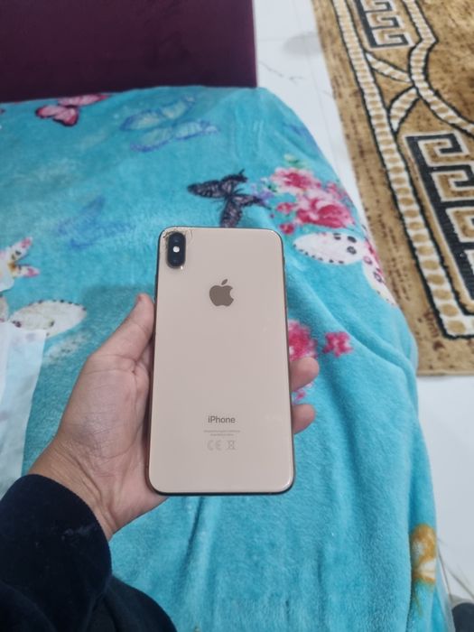 Vand iphone 11 pro piese și iphone xs max mere dar nu încarcă bn