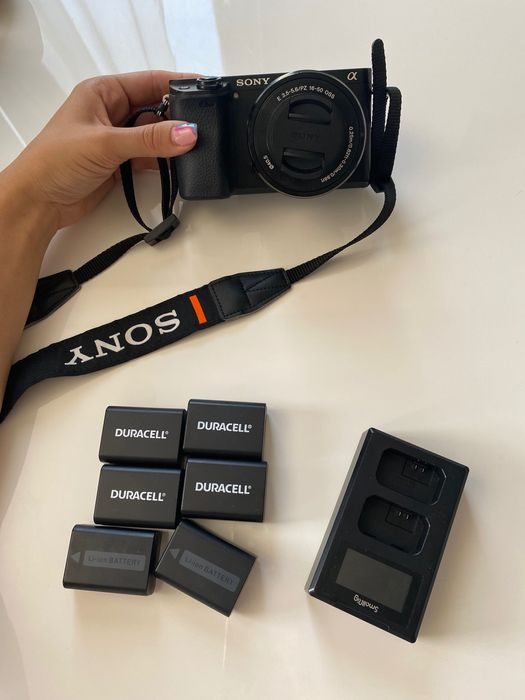 Камплект Sony A6400 с китов обектив и батерии