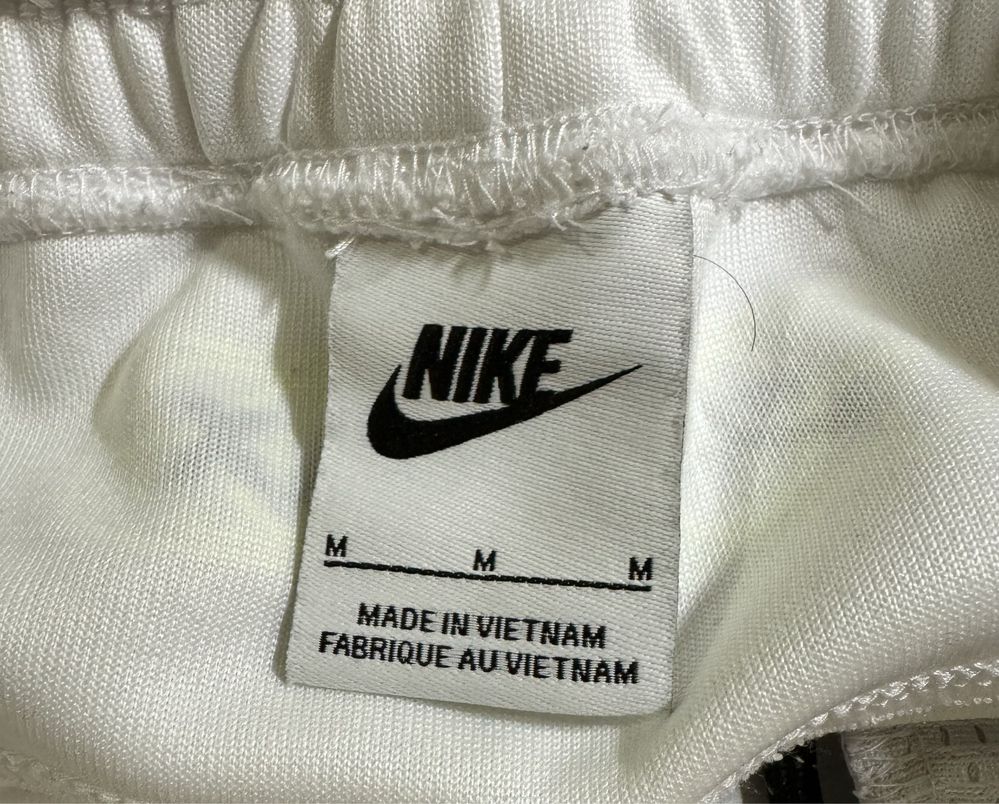 Nike комплект - тениска с къс панталон