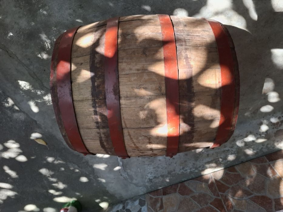 Vând butoi 50l de salcâm  .