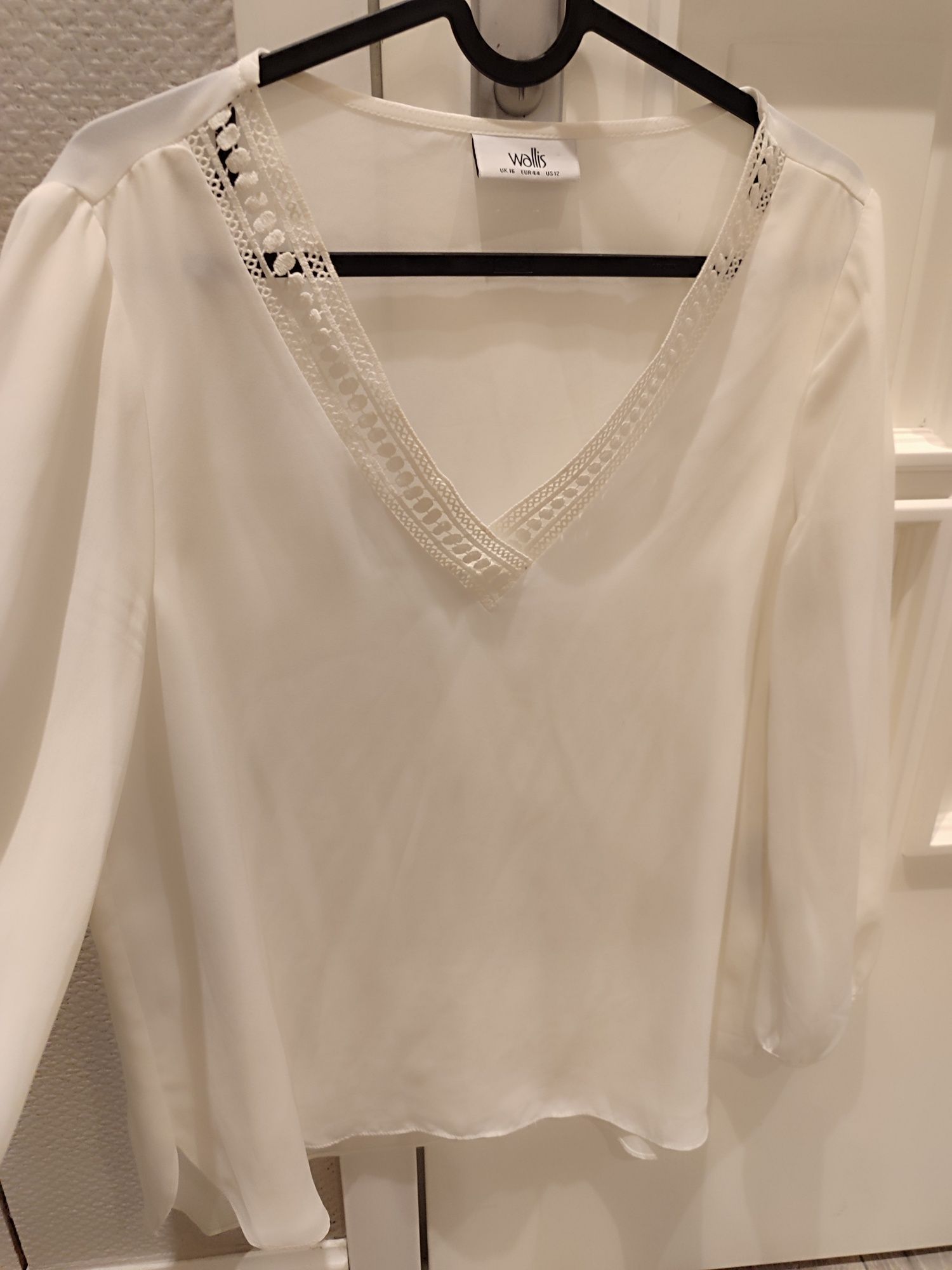 Бяла риза в размер 44  Wallis