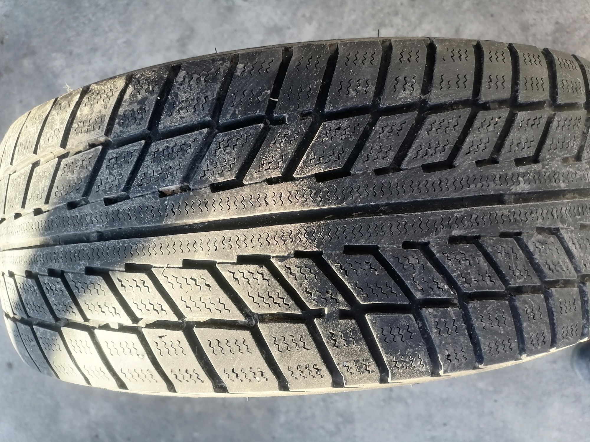 Шины зима 215/60R16