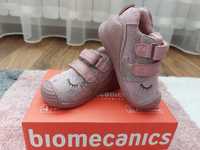 Продавам обувки Biomecanics, размер 19. Цена 40 лв.
