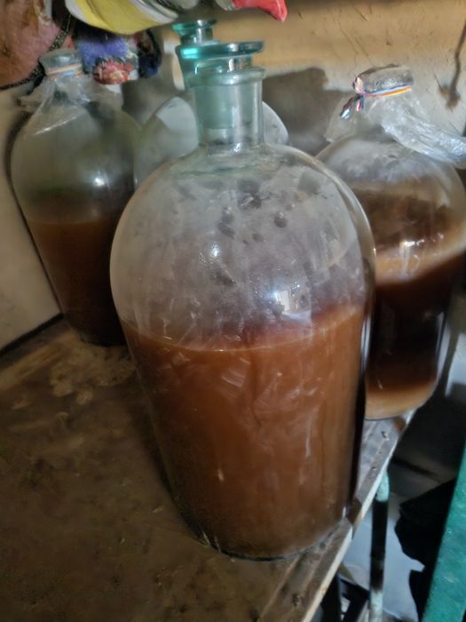 Узум сиркаси сотилади