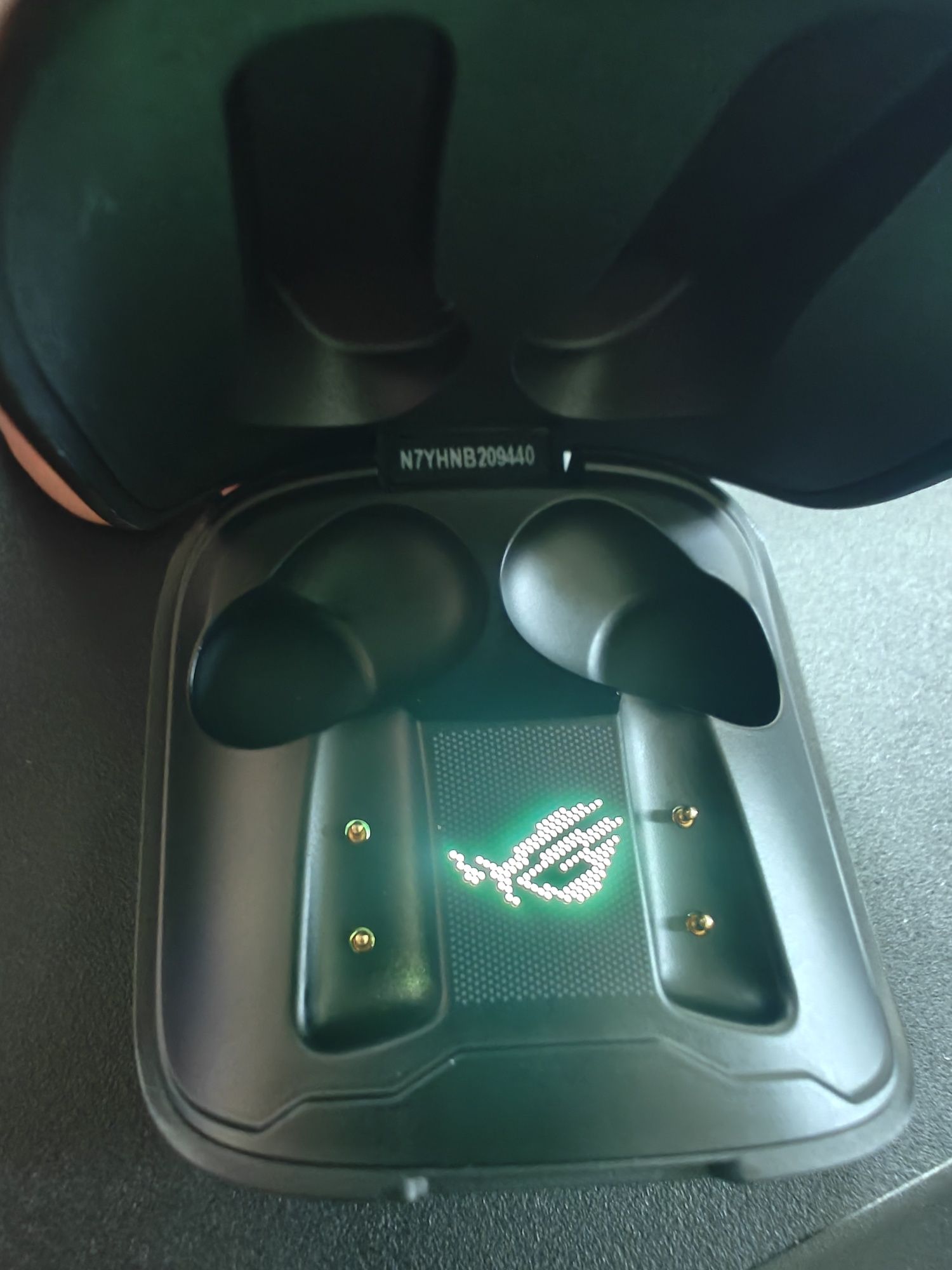 кутия за зареждане на asus rog cetra true wireless