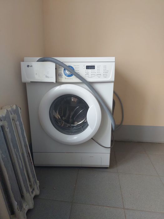 Продам машинку на запчасти LG