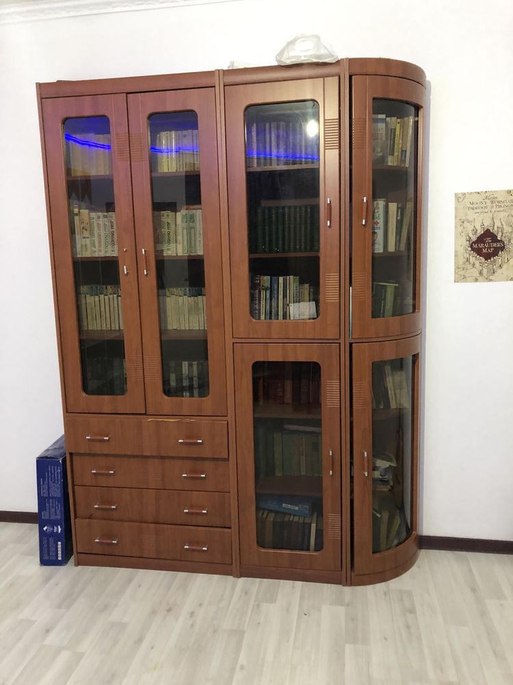Продам шкаф с книгами!