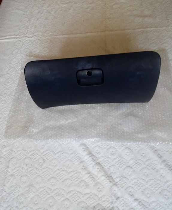 Крышка бардачка для ПАССАТ В5; В5+; ШКОДА СУПЕР В