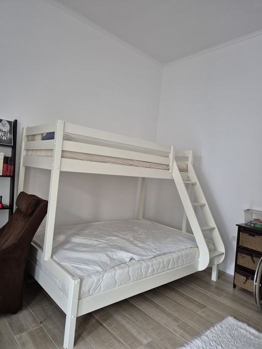 Vând pat supraetajat