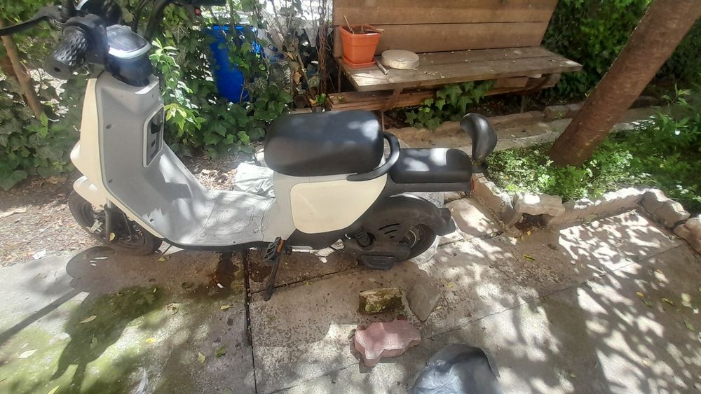 Vind scuter electric M12  merge impecabil