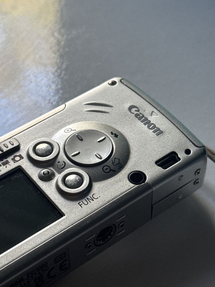 Canon PowerShot SD10 Digital ELPH Фотоапарат