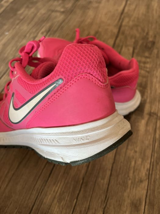 Маратонки Nike 37.5