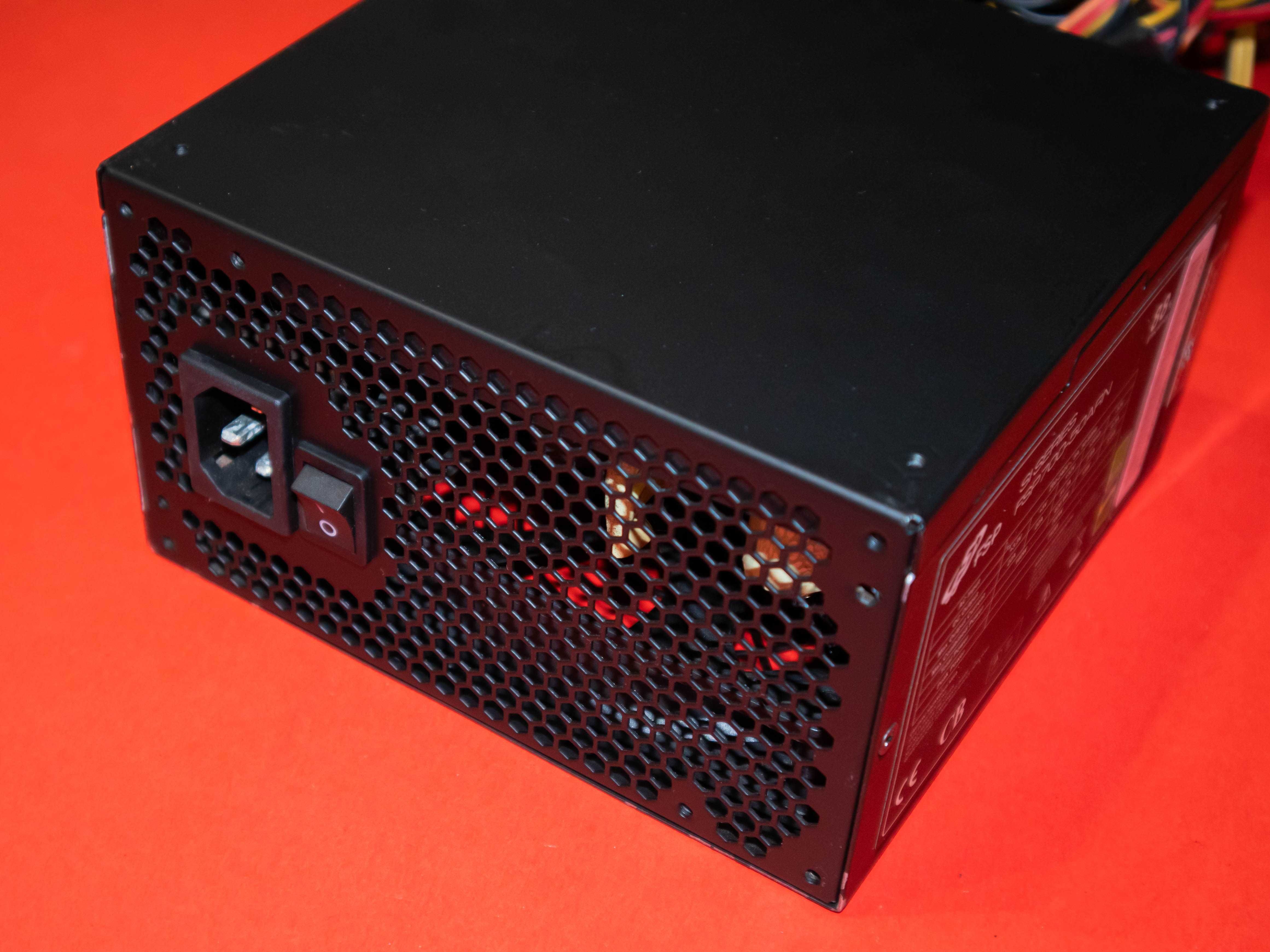 FSP FSP700 / 750W / 80PLUS Gold / 88 Efficiency / ATX захранване