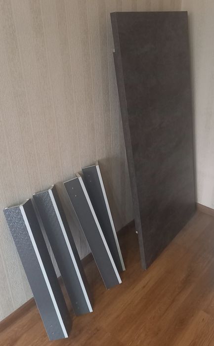 Кухоный стол новый