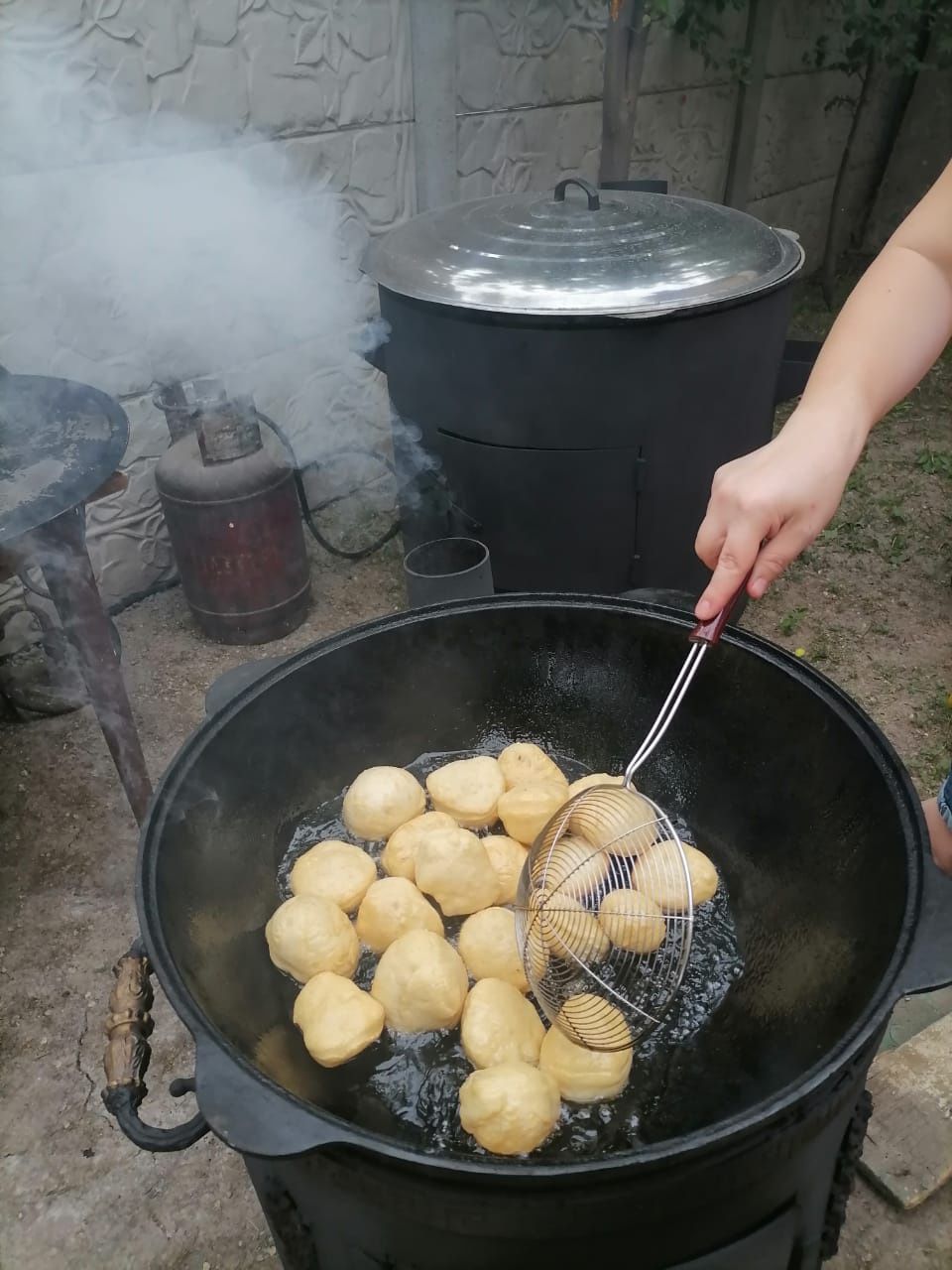 Сдается в аренду шатер, столы, стулья, посуда, казан, ошак, титан