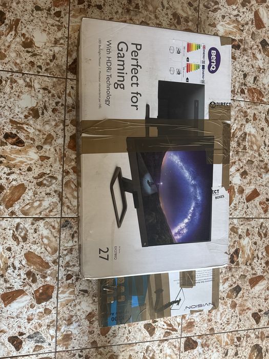 Monitor gaming cu suport benq