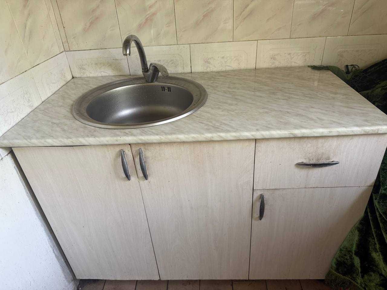 Кухонный мебель с смесителем и мойкой.Oshxona uchun Mebel Moykasi blan