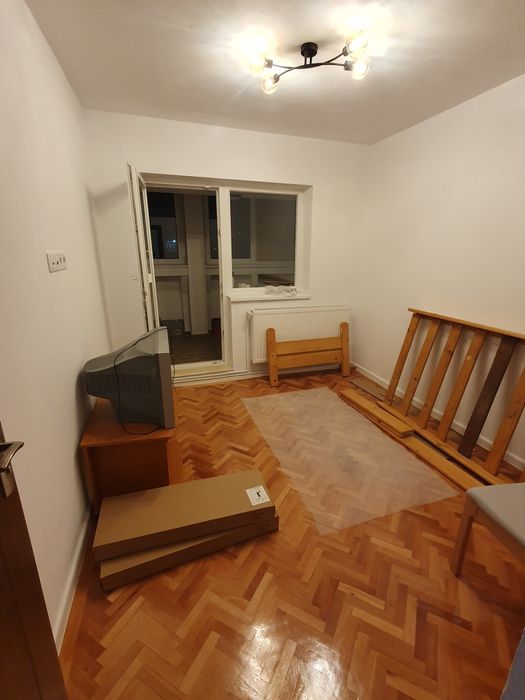 Închiriez apartament 4 camere, zona Găriii