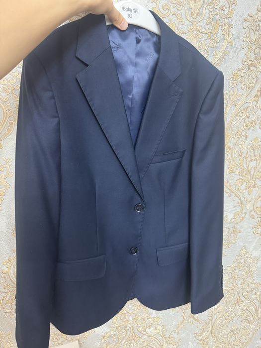 Продам школьный костюм