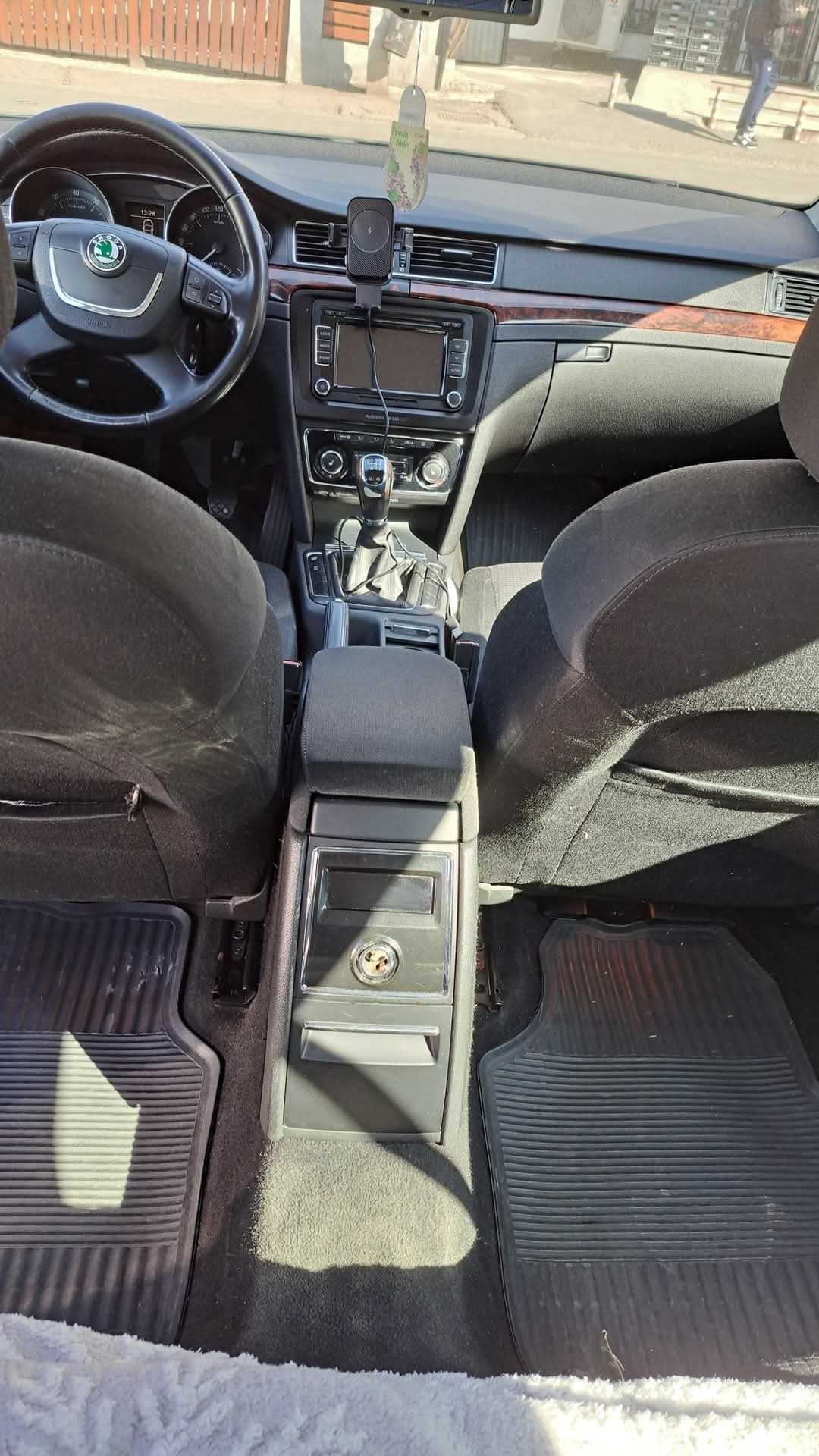 Vând Skoda Superb