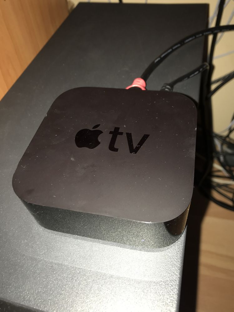 Продавам APPLE TV 4-gen 32 GB FULL HD 1080p