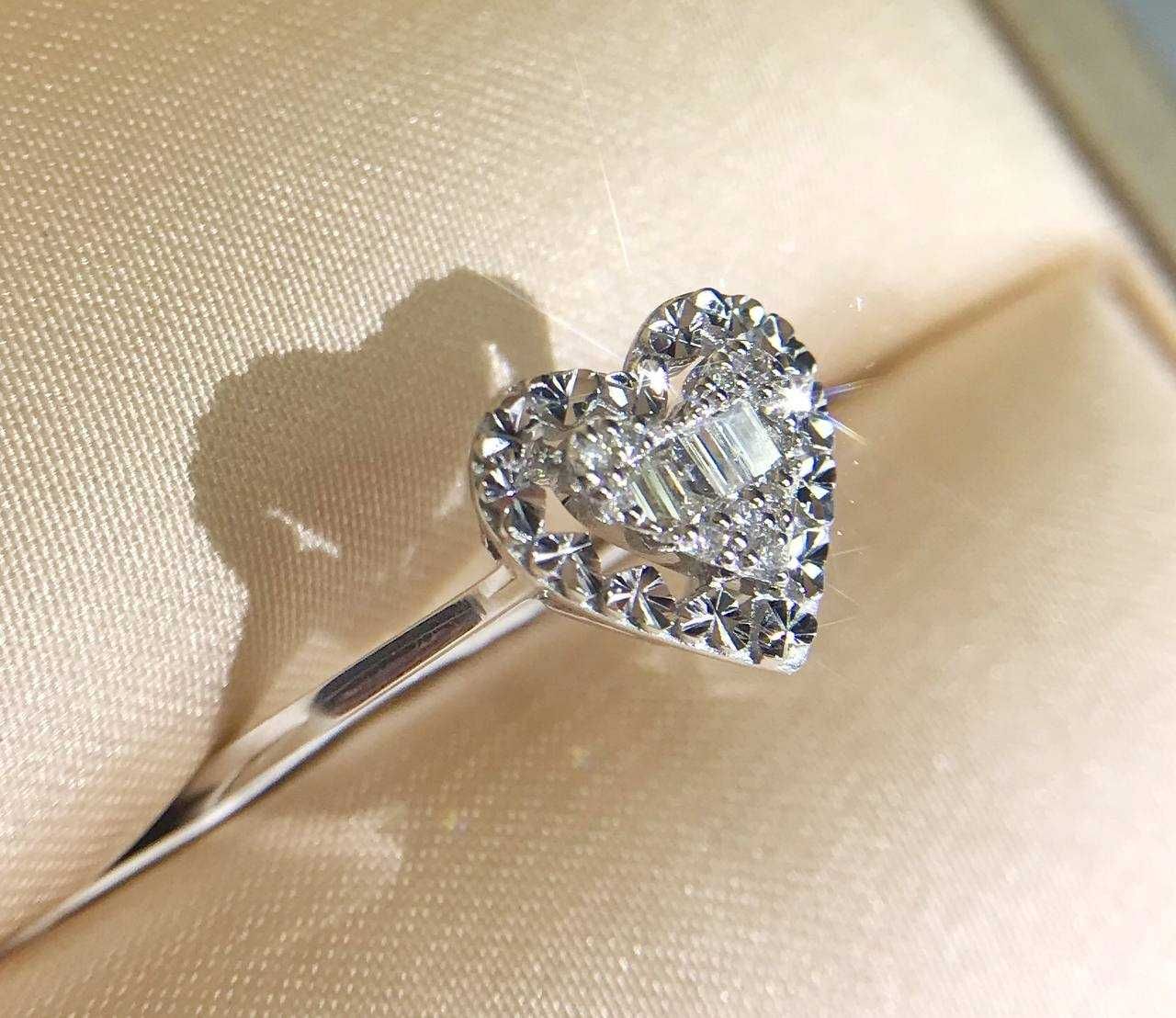 Tiffany&Co. Кольцо с бриллиантом Тиффани. Золотое кольцо Tiffany.