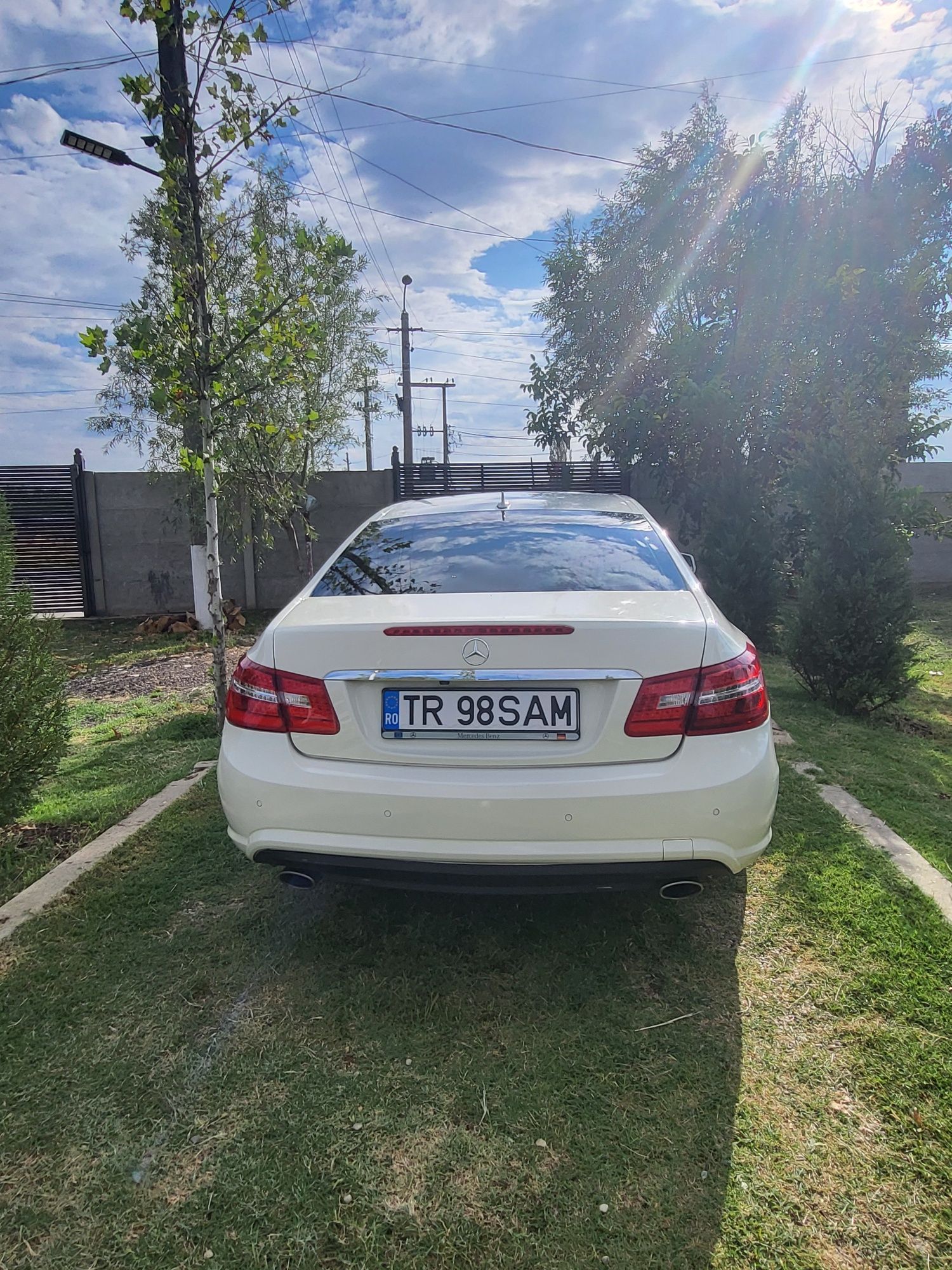 Mercedes-Benz E 350 accept variante cu 8+1