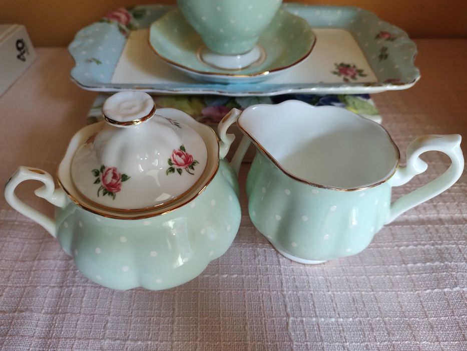 Нов сет за кафе/чай Royal Albert Polka Rose