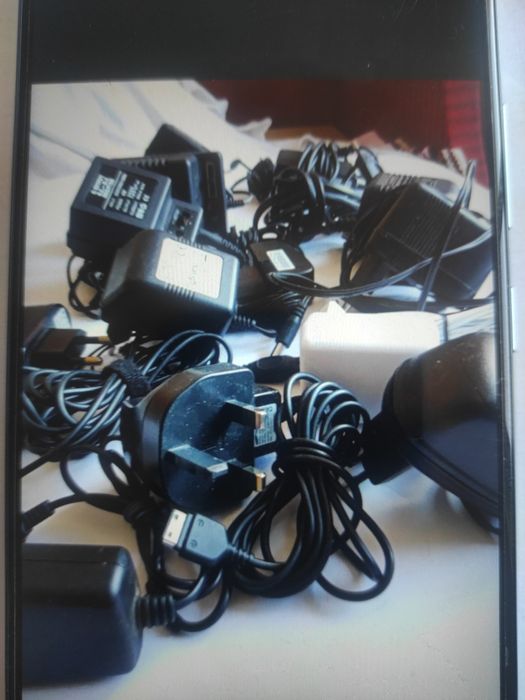 Incărcătoare cu diferite tensiuni de alimentare