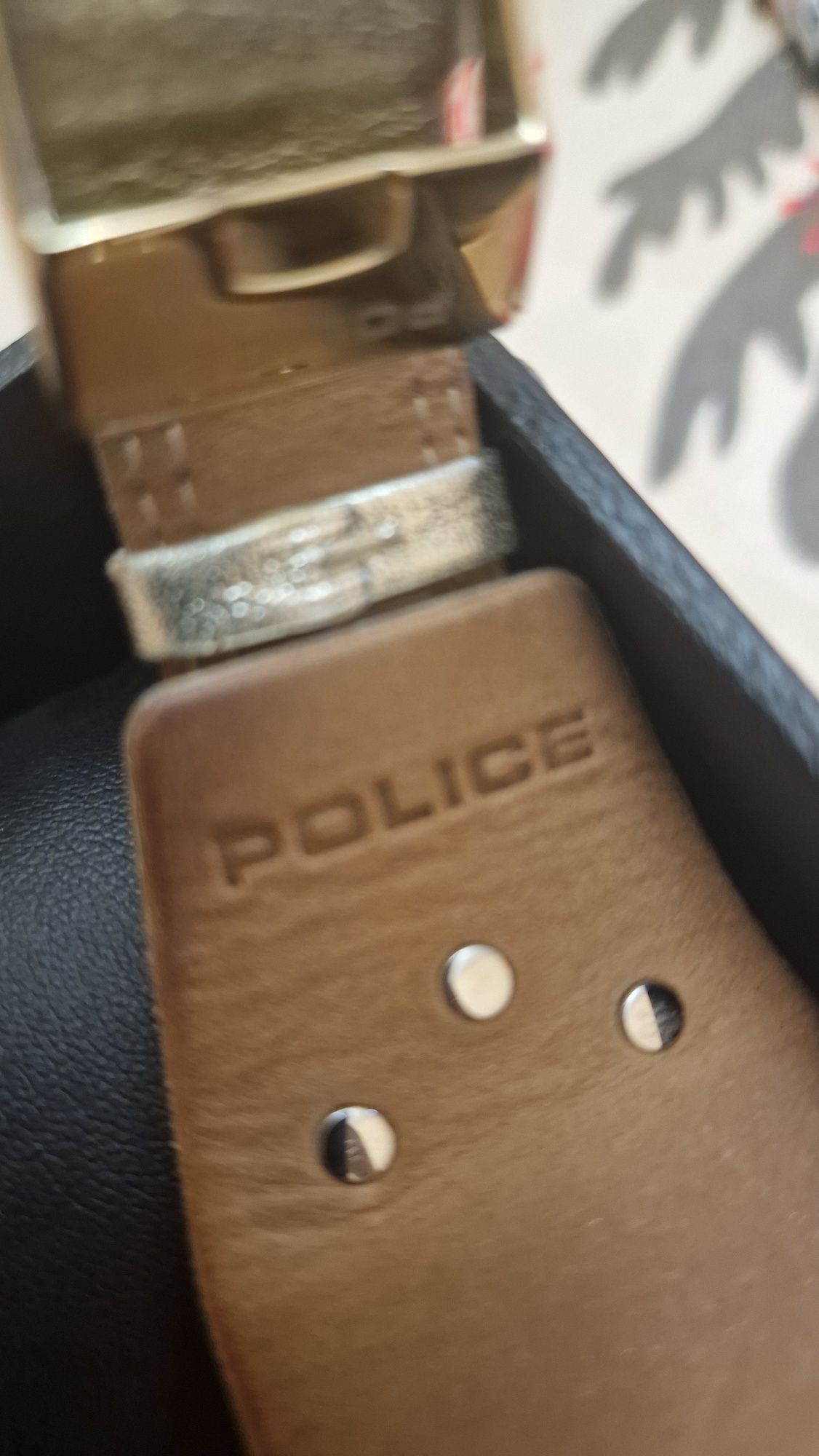 Часовник Police слаган веднъж