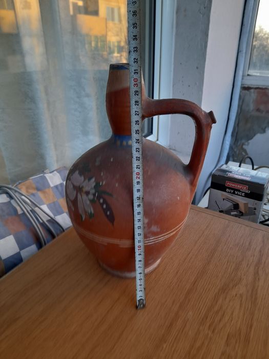 Мраморна масичка,стомна и Ватиран панталон