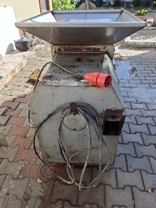 Presa  struguri 380v