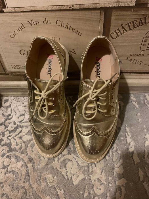 Ботуши, спортни обувки и боти с чанта комплект.