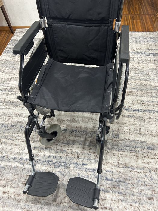 Продам инвалидную коляску