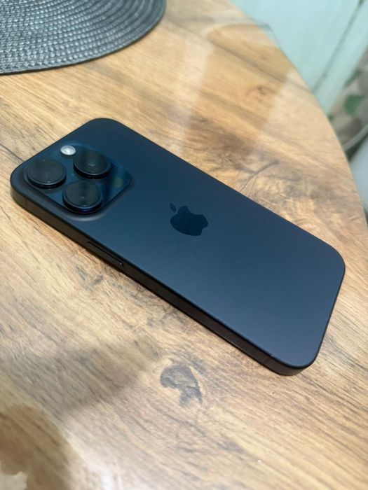 Продам IPhone 15 pro 256 мб