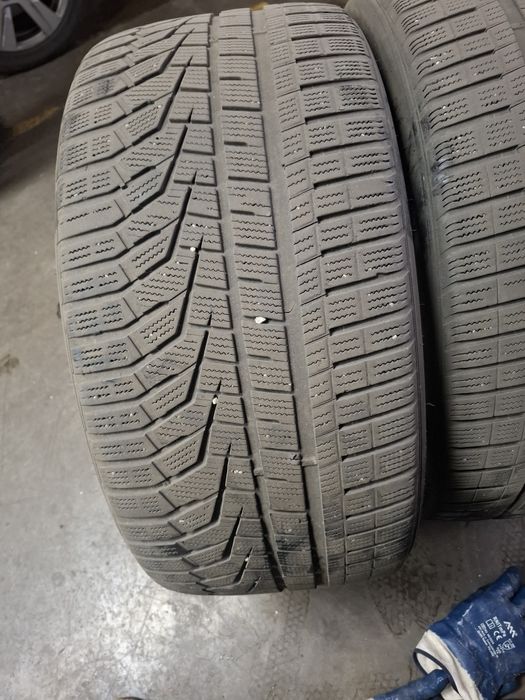 Vand 2 anvelope 295 35 23 hankook bune de iarna fără defecte dot 2022
